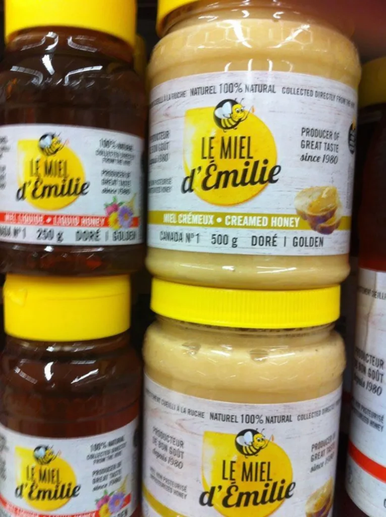 Pots de miel d’Émilie en rayon