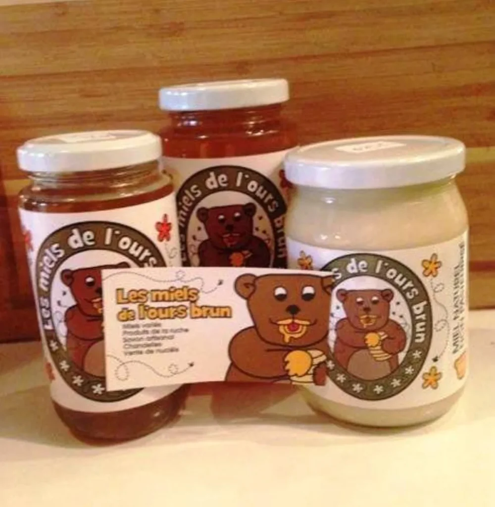 Pots de miel illustrés avec ours brun